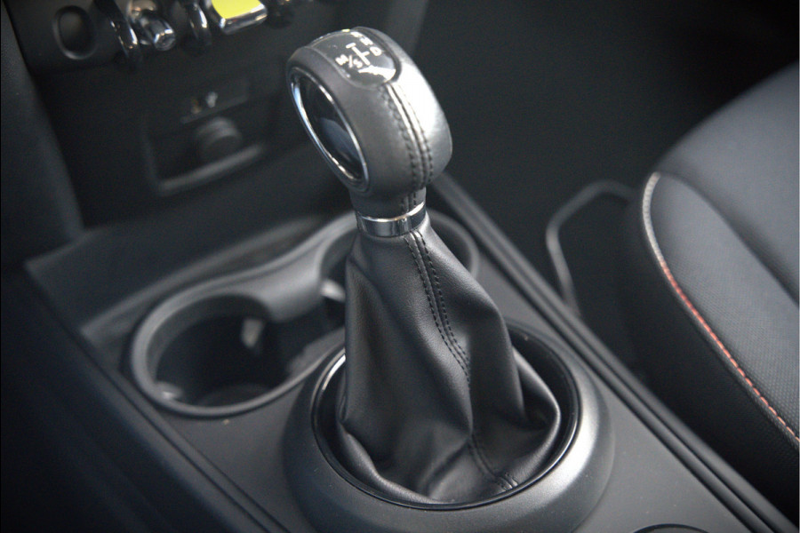 MINI Countryman 2.0 Cooper S E ALL4 | Stoelverwarming | Parkeersensoren | Apple Carplay | Navigatie | Keyless | Ambiance Verlichting | Climate Control |