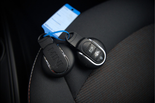 MINI Countryman 2.0 Cooper S E ALL4 | Stoelverwarming | Parkeersensoren | Apple Carplay | Navigatie | Keyless | Ambiance Verlichting | Climate Control |