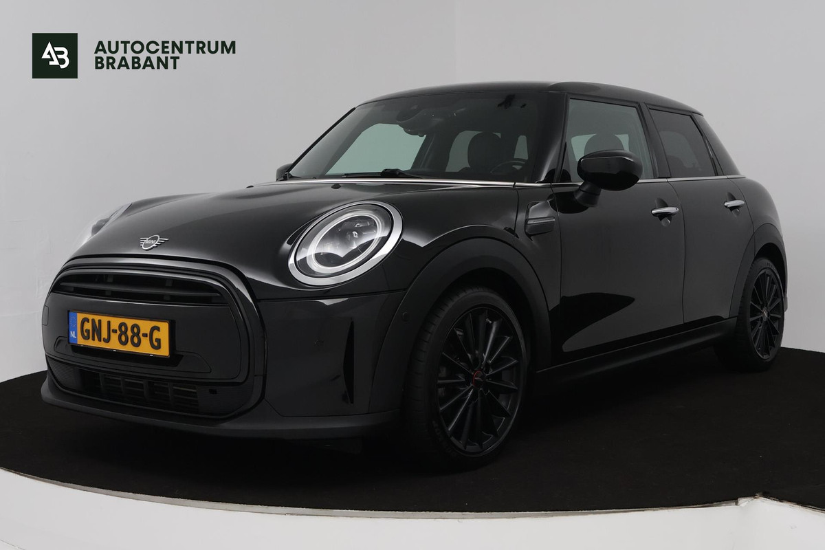 MINI Mini 1.5 John Cooper Works Automaat (HEAD-UP, GROOT-NAVIGATIE, STOELVERWARMING, CARPLAY, SPORTSTOELEN, LED, PDC)