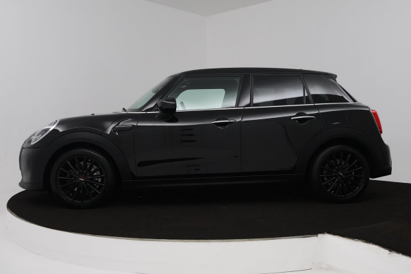 MINI Mini 1.5 John Cooper Works Automaat (HEAD-UP, GROOT-NAVIGATIE, STOELVERWARMING, CARPLAY, SPORTSTOELEN, LED, PDC)