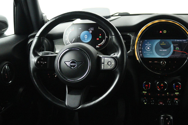 MINI Mini 1.5 John Cooper Works Automaat (HEAD-UP, GROOT-NAVIGATIE, STOELVERWARMING, CARPLAY, SPORTSTOELEN, LED, PDC)