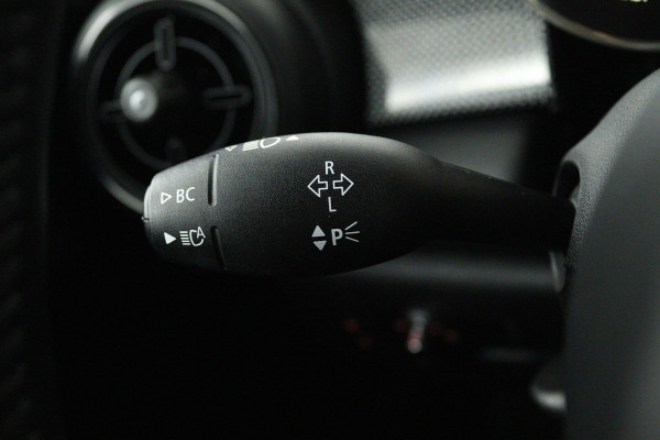 MINI Mini 1.5 John Cooper Works Automaat (HEAD-UP, GROOT-NAVIGATIE, STOELVERWARMING, CARPLAY, SPORTSTOELEN, LED, PDC)