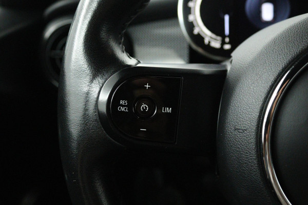 MINI Mini 1.5 John Cooper Works Automaat (HEAD-UP, GROOT-NAVIGATIE, STOELVERWARMING, CARPLAY, SPORTSTOELEN, LED, PDC)