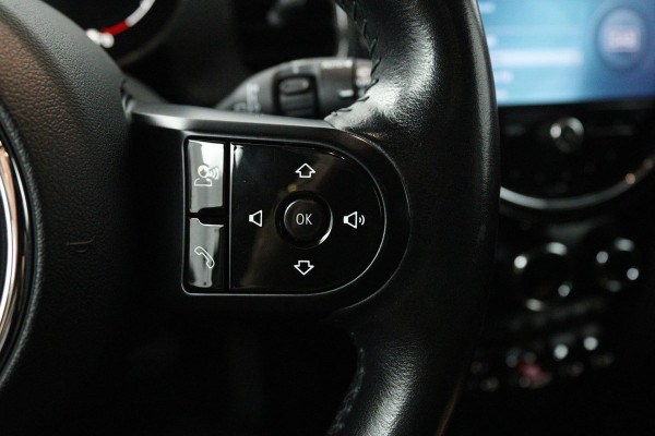 MINI Mini 1.5 John Cooper Works Automaat (HEAD-UP, GROOT-NAVIGATIE, STOELVERWARMING, CARPLAY, SPORTSTOELEN, LED, PDC)