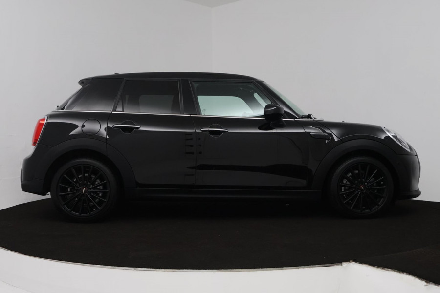 MINI Mini 1.5 John Cooper Works Automaat (HEAD-UP, GROOT-NAVIGATIE, STOELVERWARMING, CARPLAY, SPORTSTOELEN, LED, PDC)