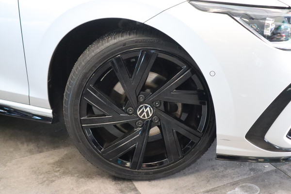 Volkswagen Golf 1.5 eTSI R-Line Business+ HUD Parkeerhulp IQ Light Keyless S+G