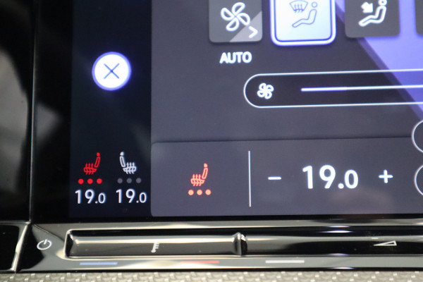 Volkswagen Golf 1.5 eTSI R-Line Business+ HUD Parkeerhulp IQ Light Keyless S+G