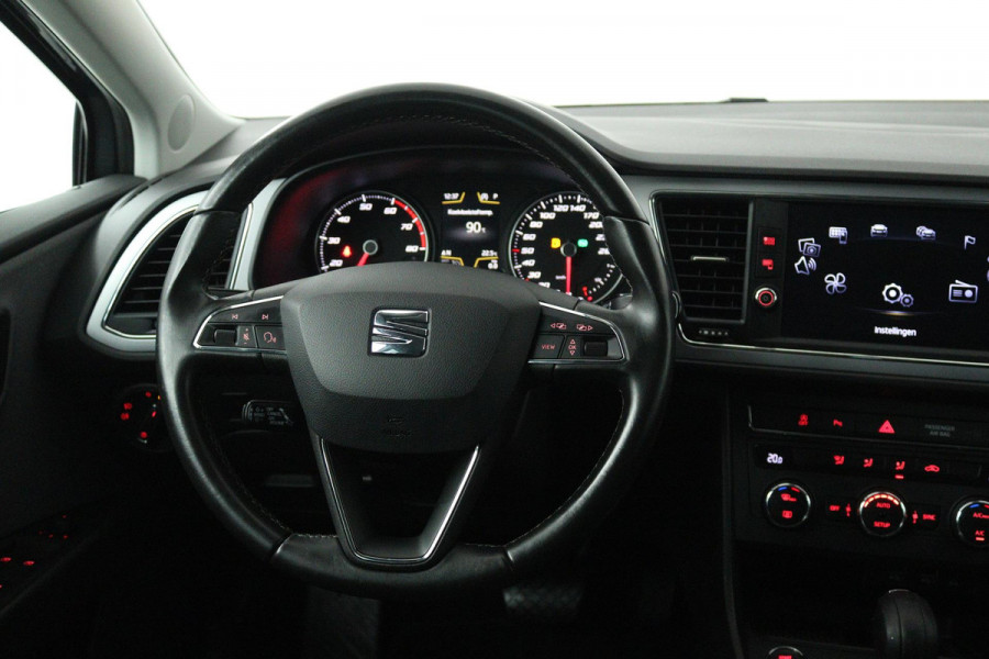 Seat Leon 1.0 EcoTSI Style Business Intense Automaat (NAVIGATIE, CARPLAY, CLIMA, PARKEERSENSOREN,