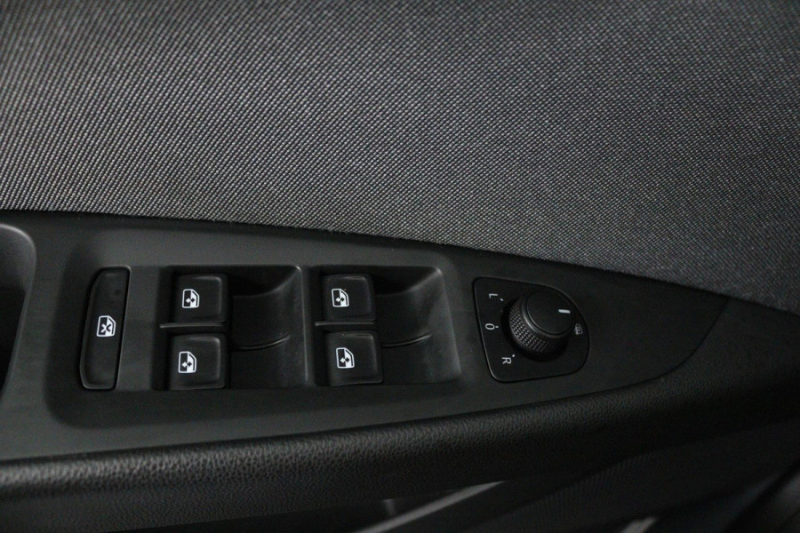 Seat Leon 1.0 EcoTSI Style Business Intense Automaat (NAVIGATIE, CARPLAY, CLIMA, PARKEERSENSOREN,