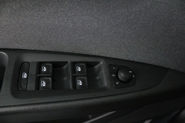 Seat Leon 1.0 EcoTSI Style Business Intense Automaat (NAVIGATIE, CARPLAY, CLIMA, PARKEERSENSOREN,