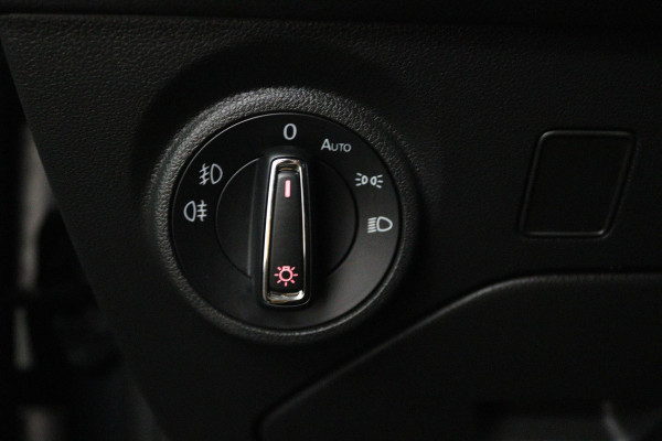 Seat Leon 1.0 EcoTSI Style Business Intense Automaat (NAVIGATIE, CARPLAY, CLIMA, PARKEERSENSOREN,