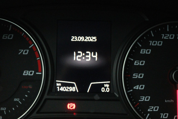 Seat Leon 1.0 EcoTSI Style Business Intense Automaat (NAVIGATIE, CARPLAY, CLIMA, PARKEERSENSOREN,