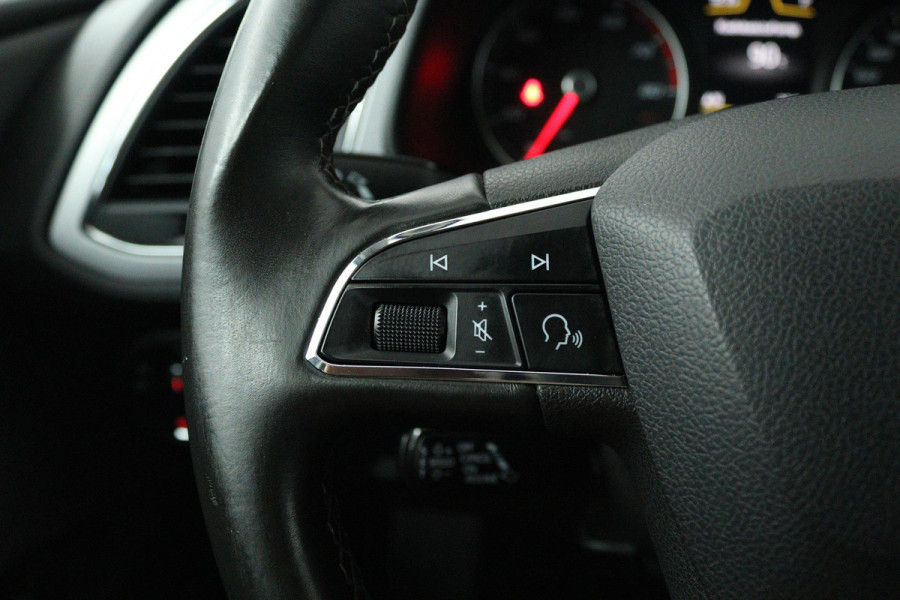 Seat Leon 1.0 EcoTSI Style Business Intense Automaat (NAVIGATIE, CARPLAY, CLIMA, PARKEERSENSOREN,