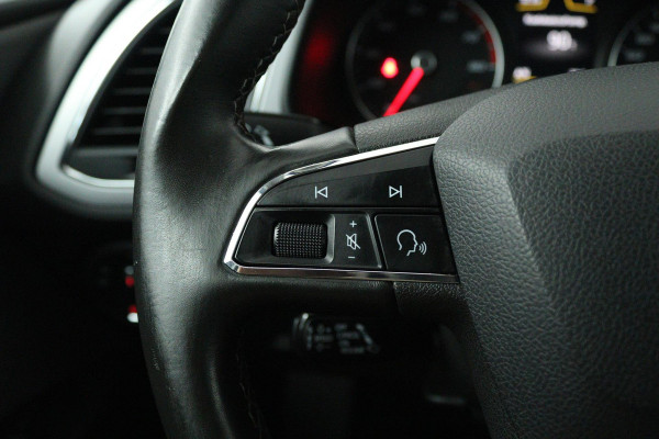 Seat Leon 1.0 EcoTSI Style Business Intense Automaat (NAVIGATIE, CARPLAY, CLIMA, PARKEERSENSOREN,