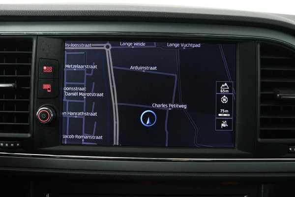 Seat Leon 1.0 EcoTSI Style Business Intense Automaat (NAVIGATIE, CARPLAY, CLIMA, PARKEERSENSOREN,
