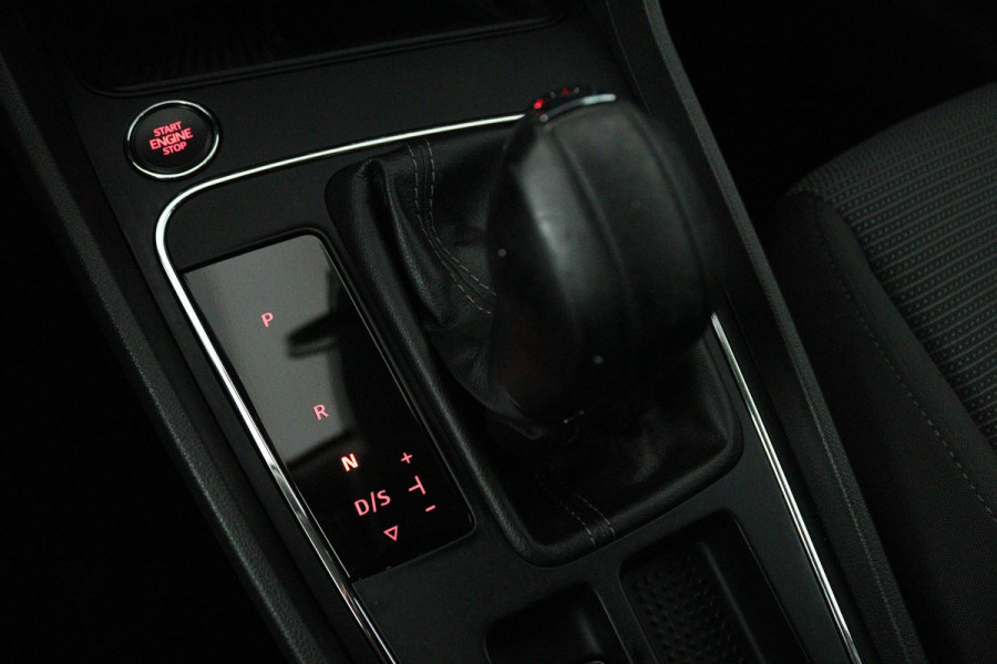 Seat Leon 1.0 EcoTSI Style Business Intense Automaat (NAVIGATIE, CARPLAY, CLIMA, PARKEERSENSOREN,