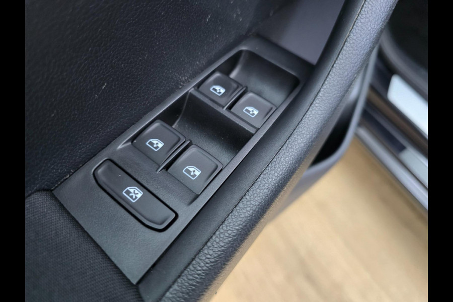Škoda Fabia Combi Occasion 1.2 TSI JOY met cruisecontrol en bluetooth audio | Tweedehands Skoda fabia combi in zwart | Clima airco