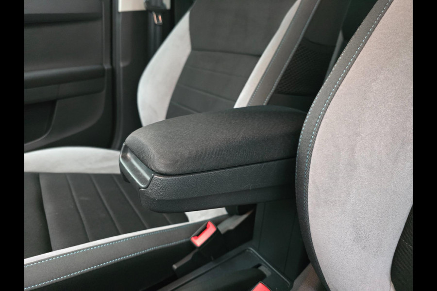 Škoda Fabia Combi Occasion 1.2 TSI JOY met cruisecontrol en bluetooth audio | Tweedehands Skoda fabia combi in zwart | Clima airco