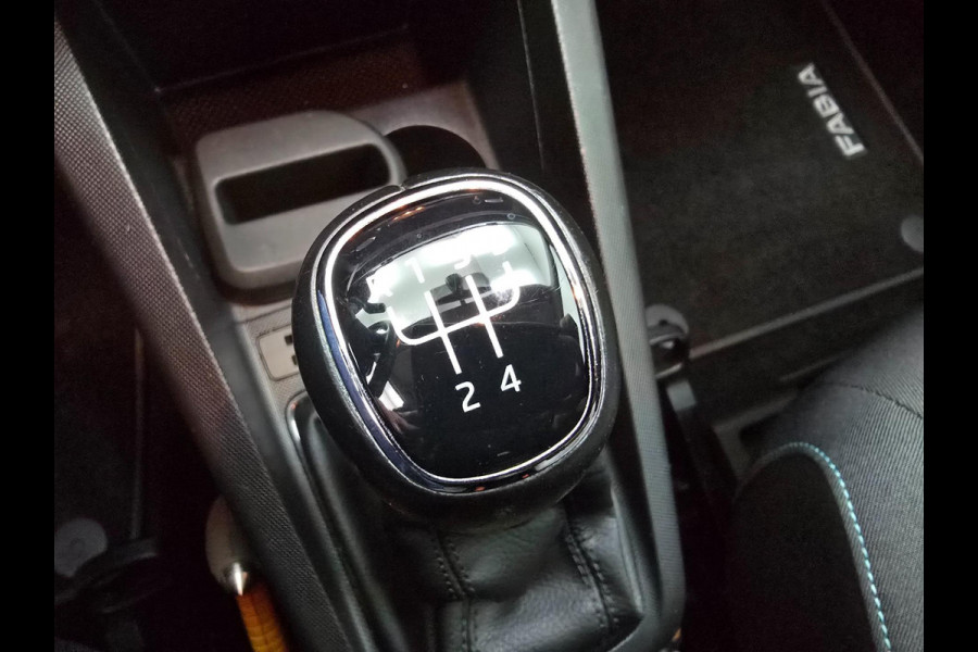 Škoda Fabia Combi Occasion 1.2 TSI JOY met cruisecontrol en bluetooth audio | Tweedehands Skoda fabia combi in zwart | Clima airco