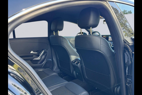 Mercedes-Benz CLA-Klasse 180 Luxury Line, widescreen, 1/2 leder, achteruitrijcamera, dealer onderhouden, nl auto met nap