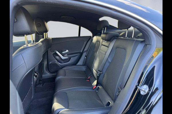 Mercedes-Benz CLA-Klasse 180 Luxury Line, widescreen, 1/2 leder, achteruitrijcamera, dealer onderhouden, nl auto met nap