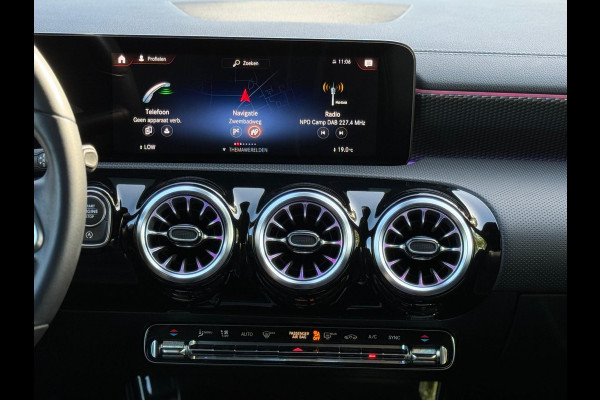 Mercedes-Benz CLA-Klasse 180 Luxury Line, widescreen, 1/2 leder, achteruitrijcamera, dealer onderhouden, nl auto met nap