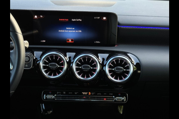 Mercedes-Benz CLA-Klasse 180 Luxury Line, widescreen, 1/2 leder, achteruitrijcamera, dealer onderhouden, nl auto met nap
