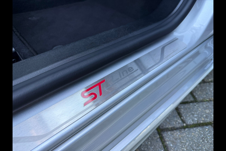 Ford Focus 1.5 EcoBoost ST Line Business - Automaat - Panoramadak - Navi - Org.NL