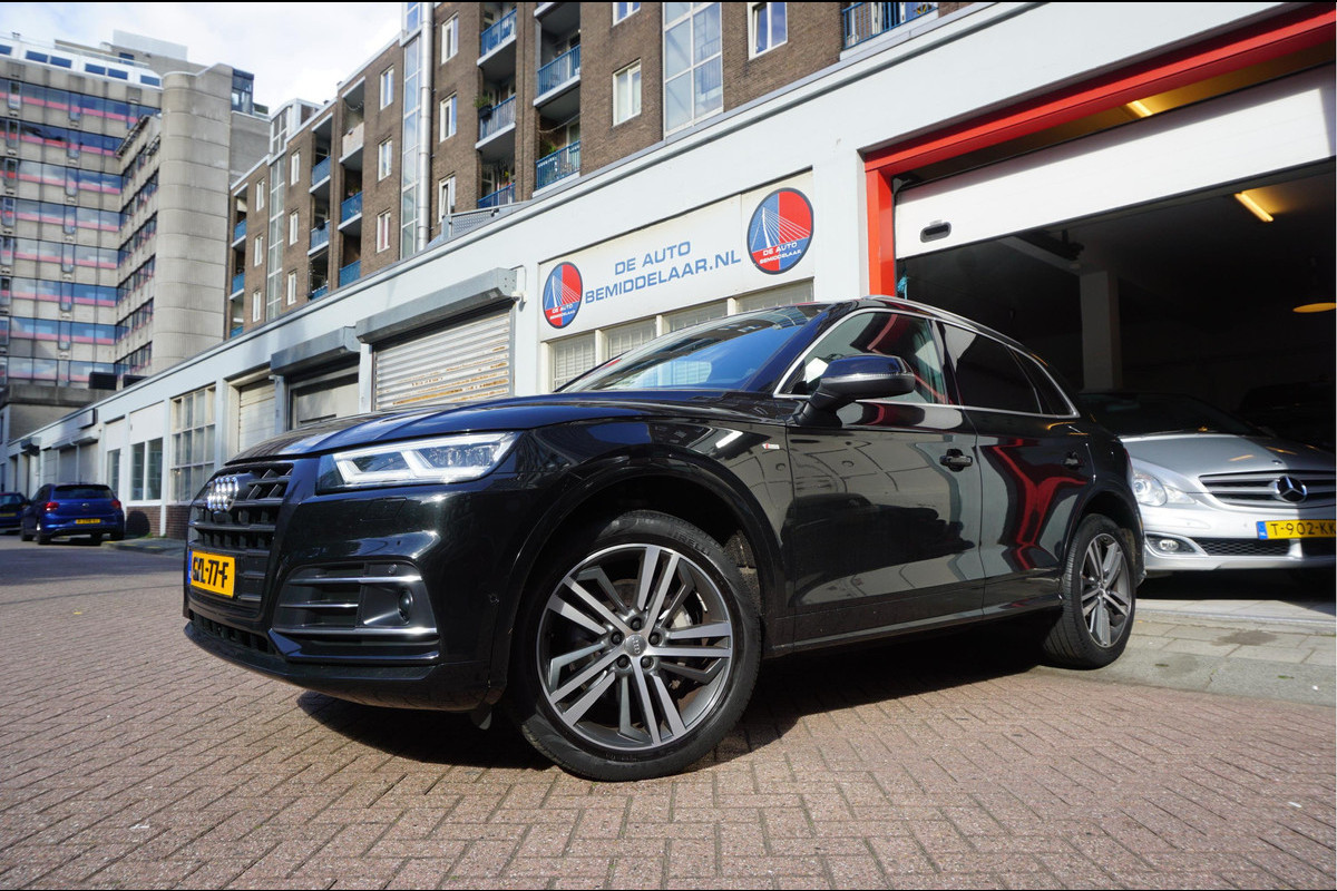 Audi Q5 55 TFSI e quattro Competition Aut7 | Black on Black | B&O | S-line | Virtual Cockpit | Adaptive cruise | Sfeerverlichting | Trekhaak |