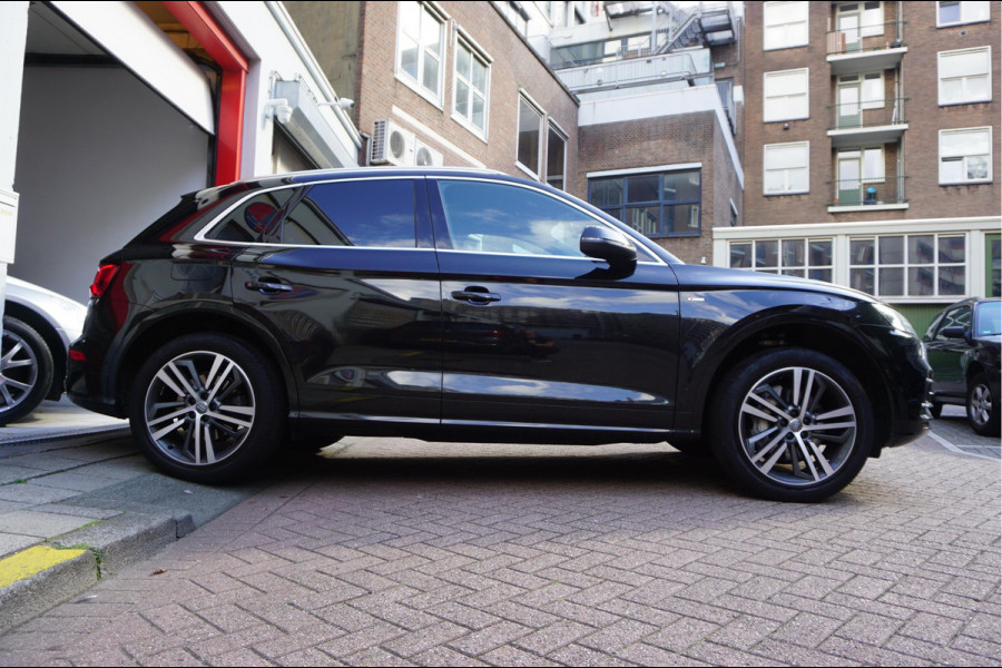 Audi Q5 55 TFSI e quattro Competition Aut7 | Black on Black | B&O | S-line | Virtual Cockpit | Adaptive cruise | Sfeerverlichting | Trekhaak |