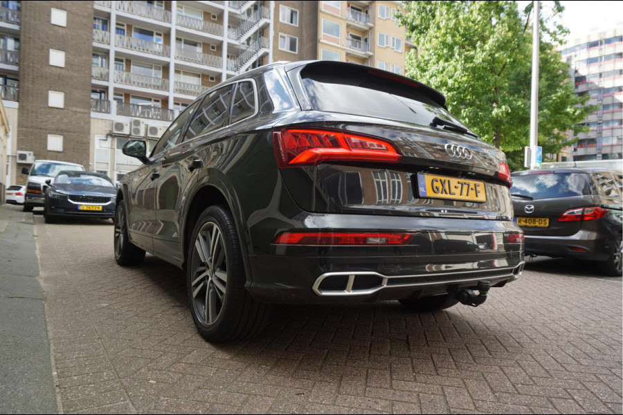 Audi Q5 55 TFSI e quattro Competition Aut7 | Black on Black | B&O | S-line | Virtual Cockpit | Adaptive cruise | Sfeerverlichting | Trekhaak |