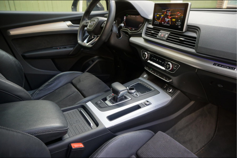 Audi Q5 55 TFSI e quattro Competition Aut7 | Black on Black | B&O | S-line | Virtual Cockpit | Adaptive cruise | Sfeerverlichting | Trekhaak |