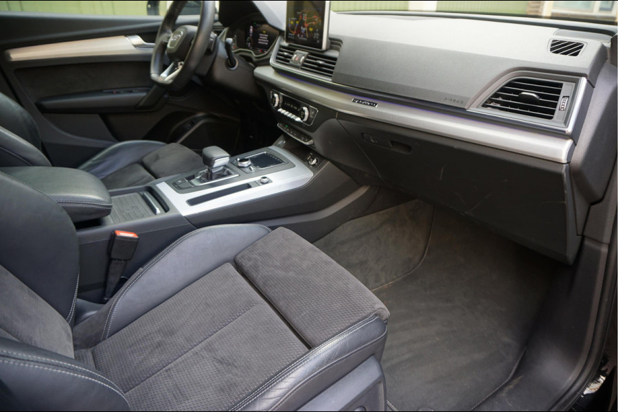 Audi Q5 55 TFSI e quattro Competition Aut7 | Black on Black | B&O | S-line | Virtual Cockpit | Adaptive cruise | Sfeerverlichting | Trekhaak |