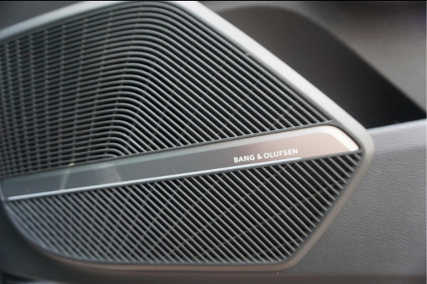 Audi Q5 55 TFSI e quattro Competition Aut7 | Black on Black | B&O | S-line | Virtual Cockpit | Adaptive cruise | Sfeerverlichting | Trekhaak |