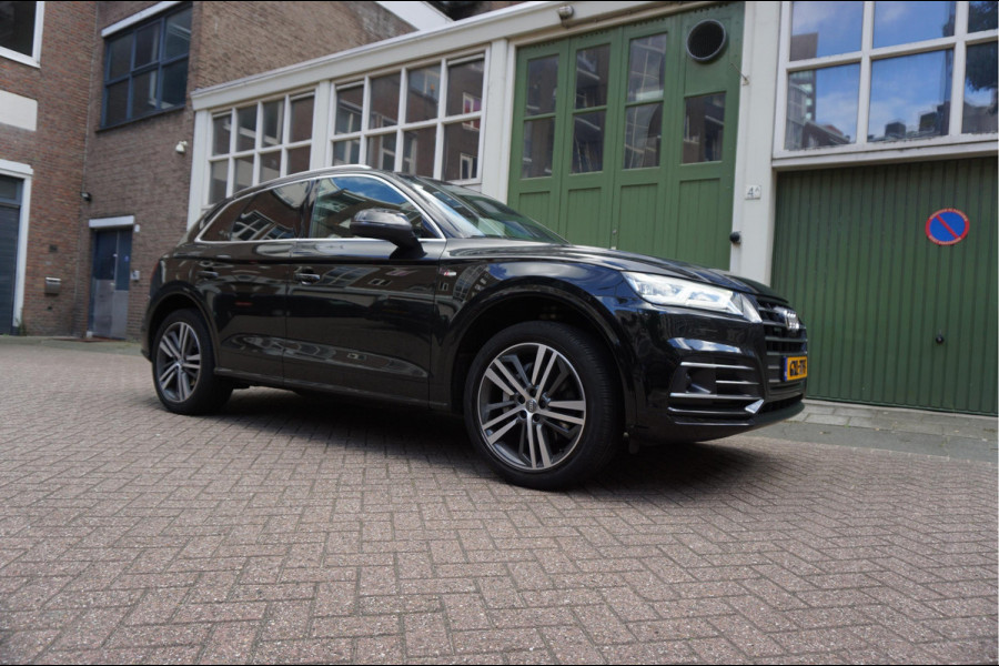 Audi Q5 55 TFSI e quattro Competition Aut7 | Black on Black | B&O | S-line | Virtual Cockpit | Adaptive cruise | Sfeerverlichting | Trekhaak |