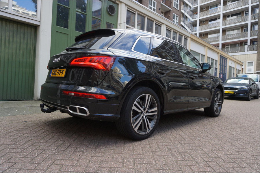 Audi Q5 55 TFSI e quattro Competition Aut7 | Black on Black | B&O | S-line | Virtual Cockpit | Adaptive cruise | Sfeerverlichting | Trekhaak |