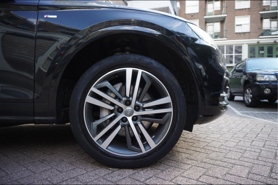 Audi Q5 55 TFSI e quattro Competition Aut7 | Black on Black | B&O | S-line | Virtual Cockpit | Adaptive cruise | Sfeerverlichting | Trekhaak |