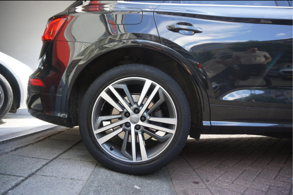 Audi Q5 55 TFSI e quattro Competition Aut7 | Black on Black | B&O | S-line | Virtual Cockpit | Adaptive cruise | Sfeerverlichting | Trekhaak |