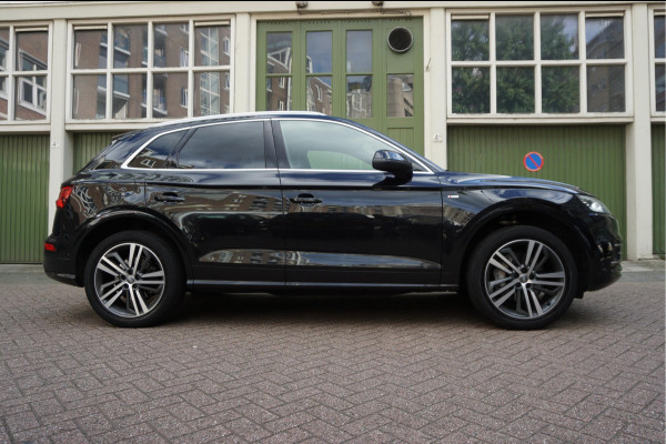 Audi Q5 55 TFSI e quattro Competition Aut7 | Black on Black | B&O | S-line | Virtual Cockpit | Adaptive cruise | Sfeerverlichting | Trekhaak |