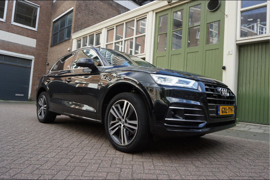 Audi Q5 55 TFSI e quattro Competition Aut7 | Black on Black | B&O | S-line | Virtual Cockpit | Adaptive cruise | Sfeerverlichting | Trekhaak |