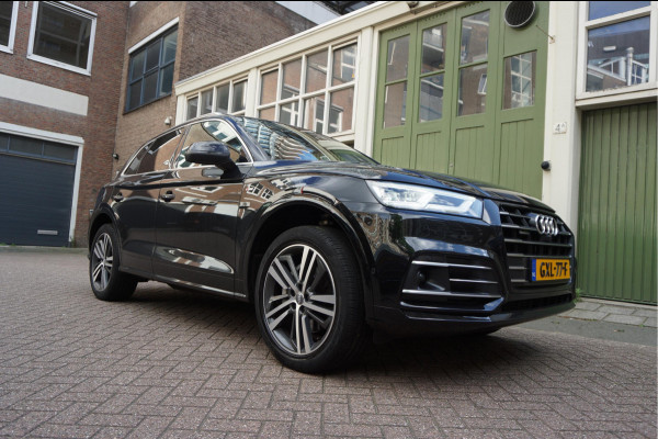Audi Q5 55 TFSI e quattro Competition Aut7 | Black on Black | B&O | S-line | Virtual Cockpit | Adaptive cruise | Sfeerverlichting | Trekhaak |