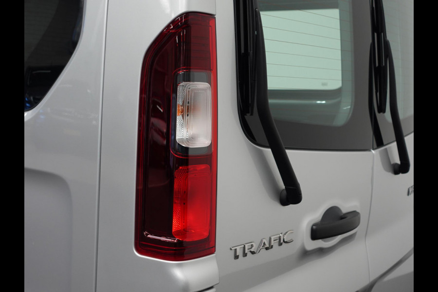 Renault Trafic Passenger 2.0 dCi 120 L2H1 9 Persoons Airco Bluetooth  Led  Parkeersensoren