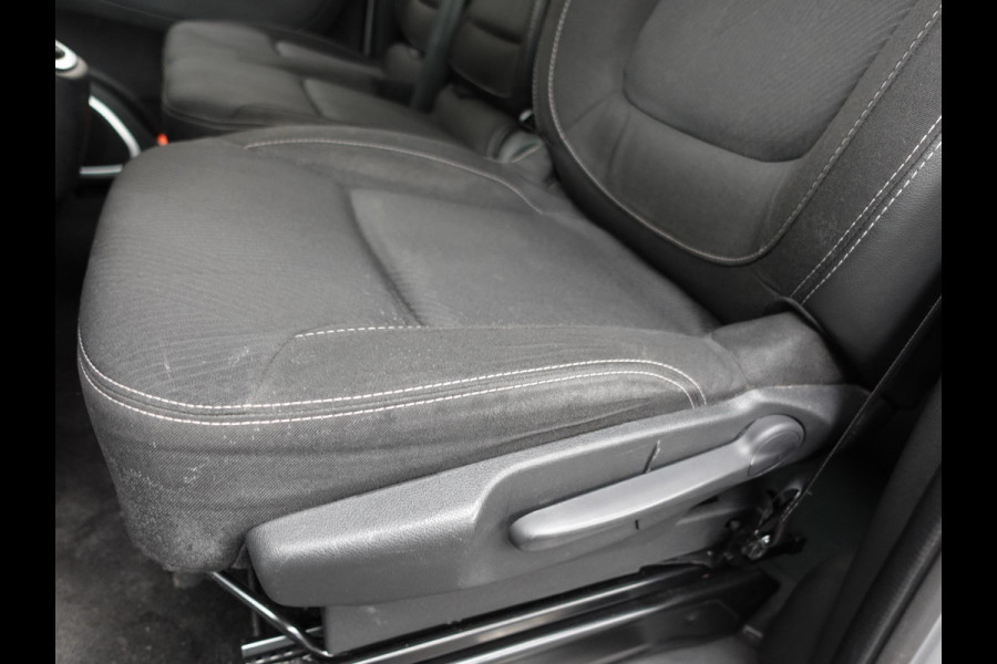 Renault Trafic Passenger 2.0 dCi 120 L2H1 9 Persoons Airco Bluetooth  Led  Parkeersensoren