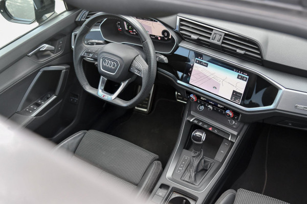 Audi Q3 Sportback 45 TFSI e 3x S-Line. Pano, ACC, Keyless, Dodeh, Camera, Matrix, 21'', CarPlay!