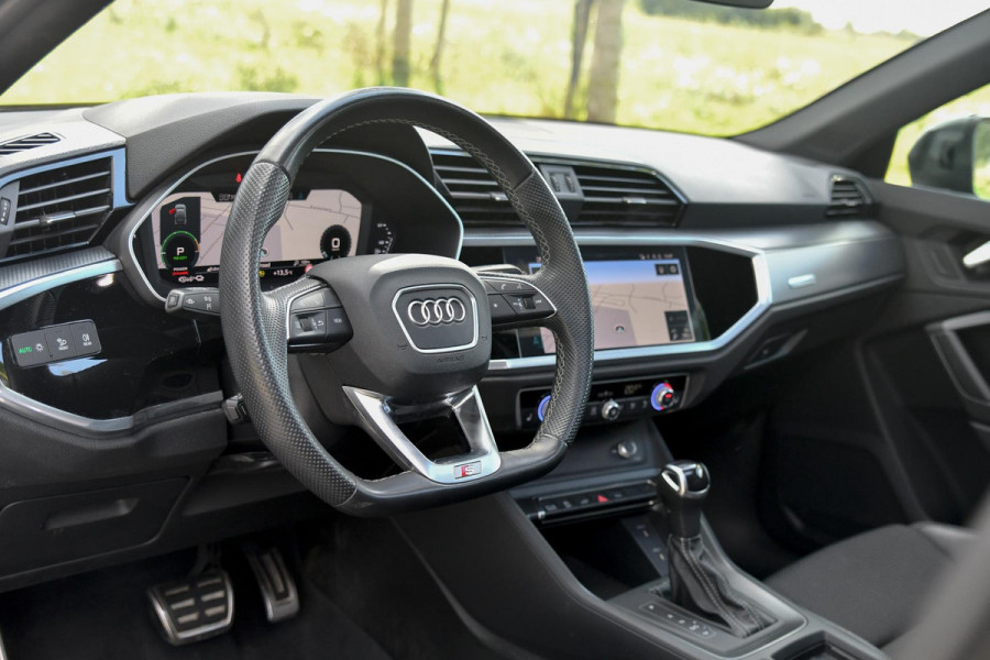 Audi Q3 Sportback 45 TFSI e 3x S-Line. Pano, ACC, Keyless, Dodeh, Camera, Matrix, 21'', CarPlay!
