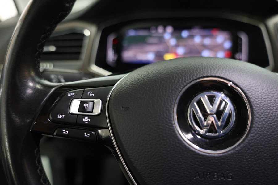 Volkswagen T-Roc 1.0 TSI R-Line CLIMA VIRTUAL PDC CARPLAY CAMERA PANO LANE+FRONT Ass. '19