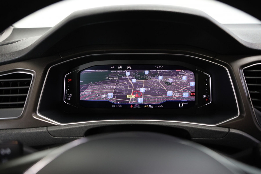 Volkswagen T-Roc 1.0 TSI R-Line CLIMA VIRTUAL PDC CARPLAY CAMERA PANO LANE+FRONT Ass. '19