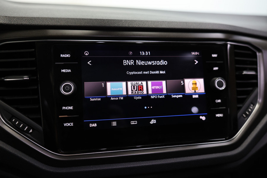 Volkswagen T-Roc 1.0 TSI R-Line CLIMA VIRTUAL PDC CARPLAY CAMERA PANO LANE+FRONT Ass. '19