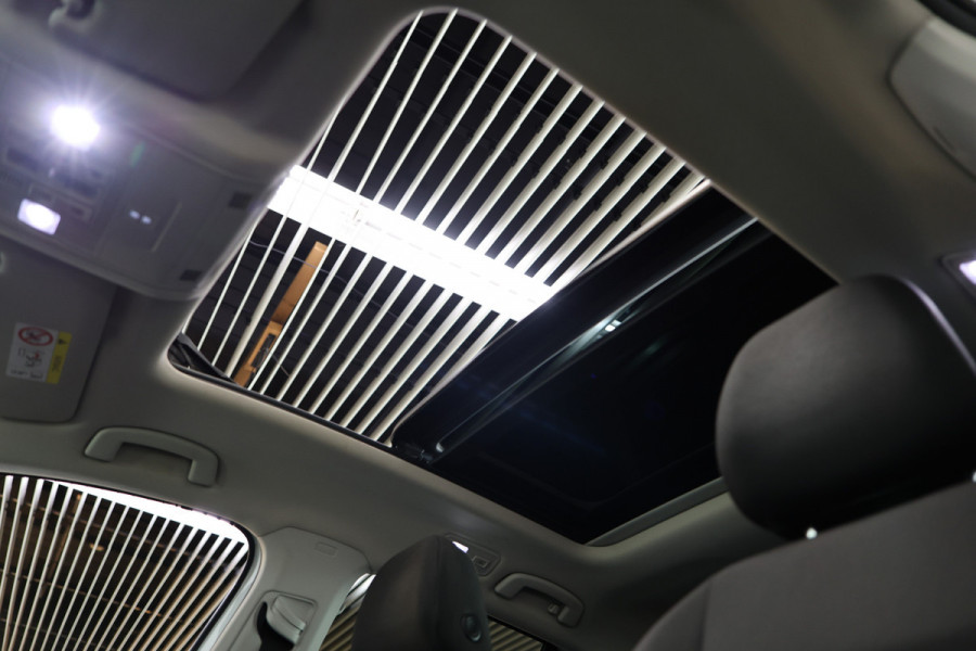 Volkswagen T-Roc 1.0 TSI R-Line CLIMA VIRTUAL PDC CARPLAY CAMERA PANO LANE+FRONT Ass. '19