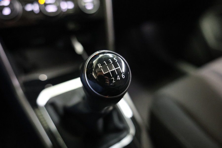Volkswagen T-Roc 1.0 TSI R-Line CLIMA VIRTUAL PDC CARPLAY CAMERA PANO LANE+FRONT Ass. '19